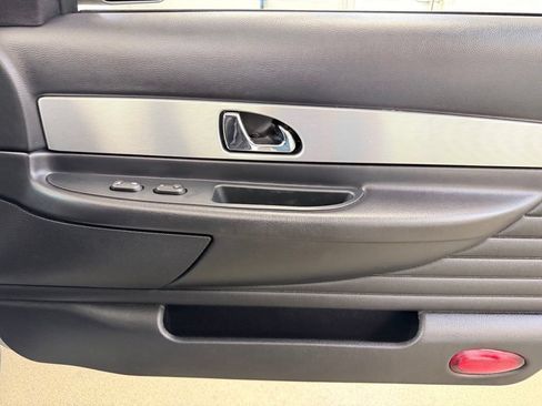 Used 2004 Ford Thunderbird RWD image 18