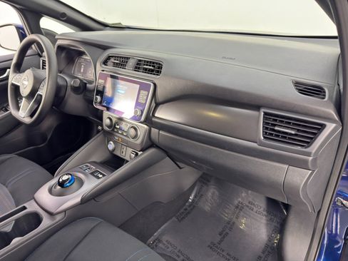 Used 2023 Nissan Leaf S image 13