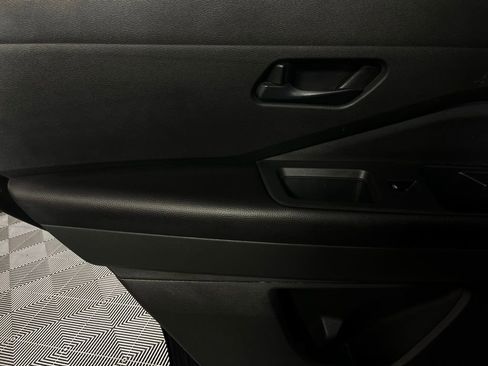 Used 2024 Nissan Pathfinder SV image 25