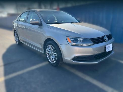 Used 2014 Volkswagen Jetta SE image 9
