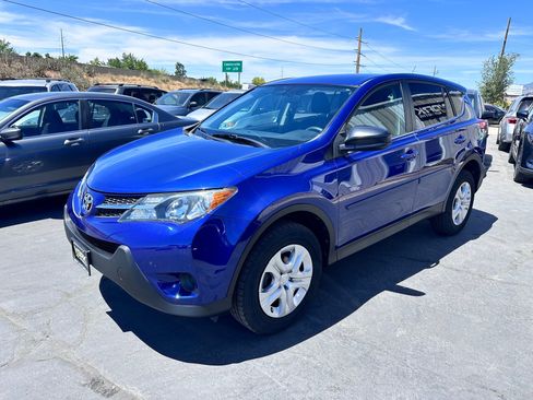 Used 2015 Toyota RAV4 LE AWD/4WD image 2