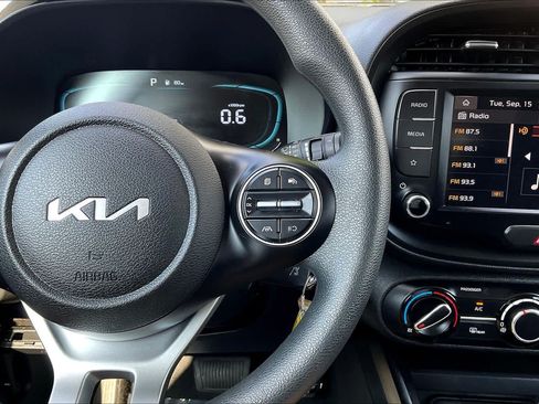 Used 2025 Kia Soul LX w/ LX Technology Package FWD image 24