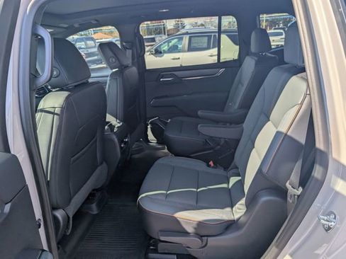 New 2026 GMC Acadia AT4 w/ Luxury Package image 9