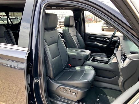 Used 2023 GMC Yukon XL Denali AWD/4WD image 8