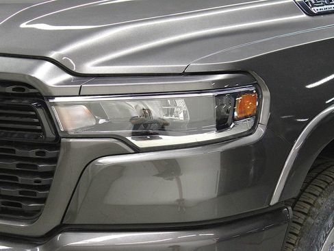 New 2026 RAM 1500 4x4 Crew Cab image 40