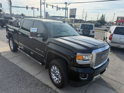 Used 2016 GMC Sierra 2500 Denali w/ Duramax Plus Package AWD/4WD image 7