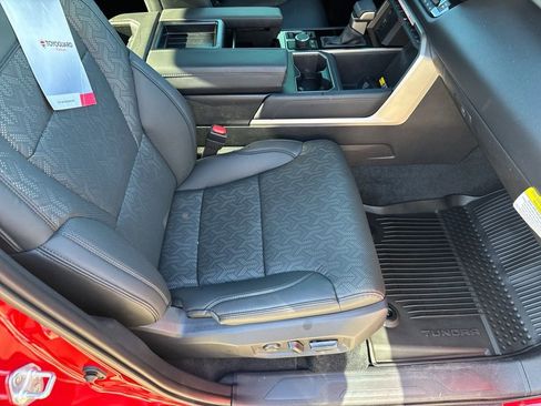 Used 2025 Toyota Tundra Limited AWD/4WD image 24