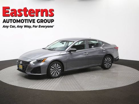 Used 2025 Nissan Altima 2.5 SV FWD image 56