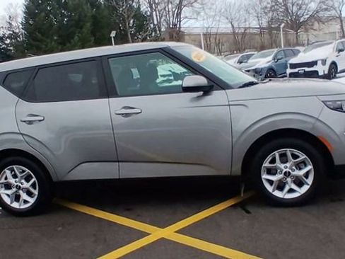 Certified 2025 Kia Soul LX w/ LX Technology Package image 4