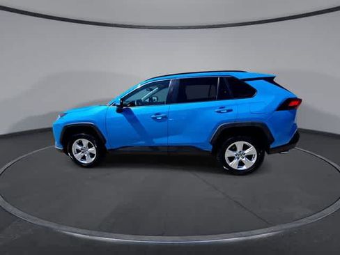 Used 2021 Toyota RAV4 XLE FWD image 5