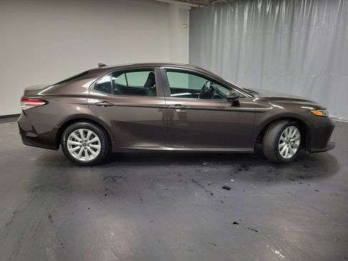 Used 2020 Toyota Camry LE image 9