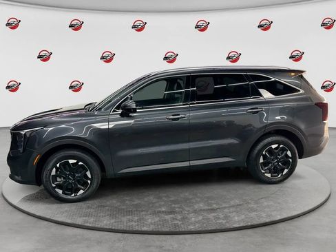 Used 2024 Kia Sorento S AWD/4WD image 2