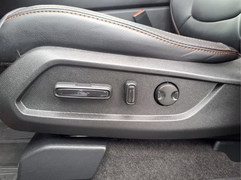 Used 2025 Honda Pilot TrailSport image 24