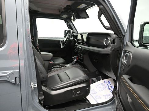 Used 2025 Jeep Gladiator High Tide image 20