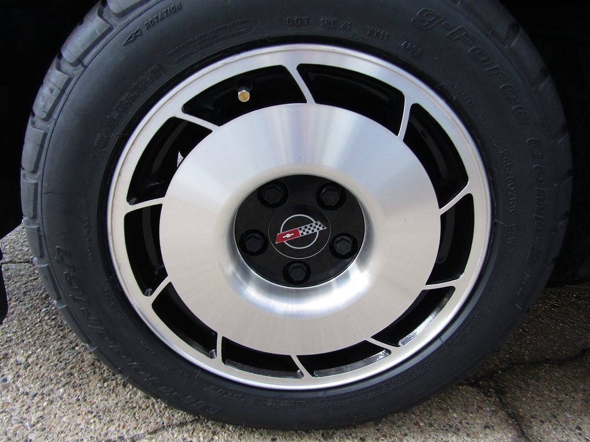 Used 1985 Chevrolet Corvette Coupe RWD image 37