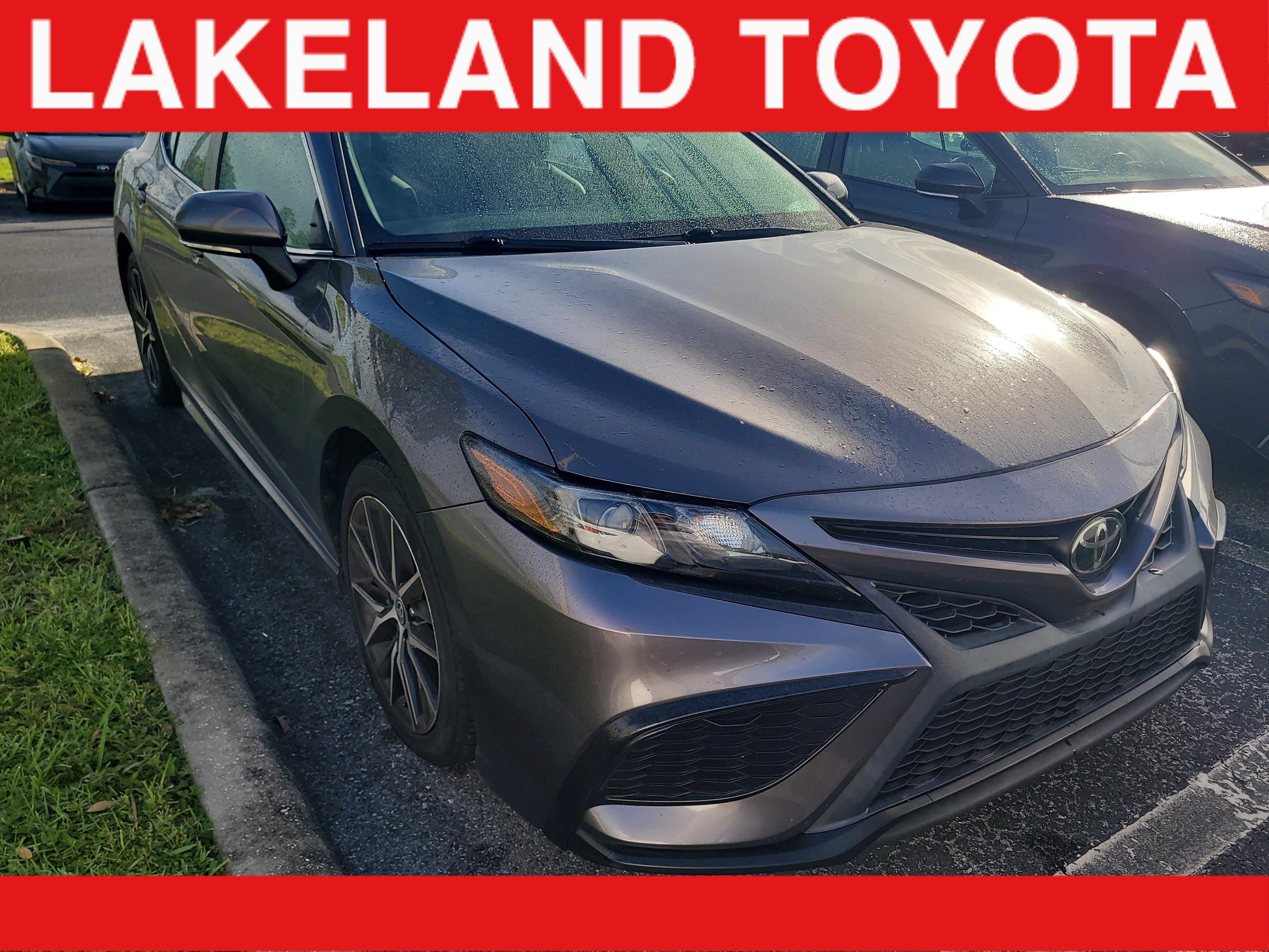 Used 2024 Toyota Camry SE FWD image 1