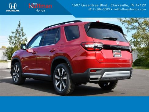 New 2025 Honda Pilot Touring image 5