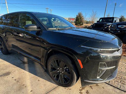 Used 2024 Jeep Wagoneer Launch Edition image 5