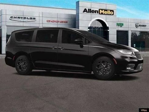 New 2023 Chrysler Pacifica Touring-L w/ S Appearance Package image 10