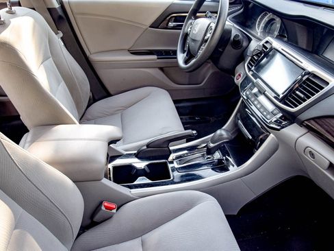 Used 2016 Honda Accord EX image 8