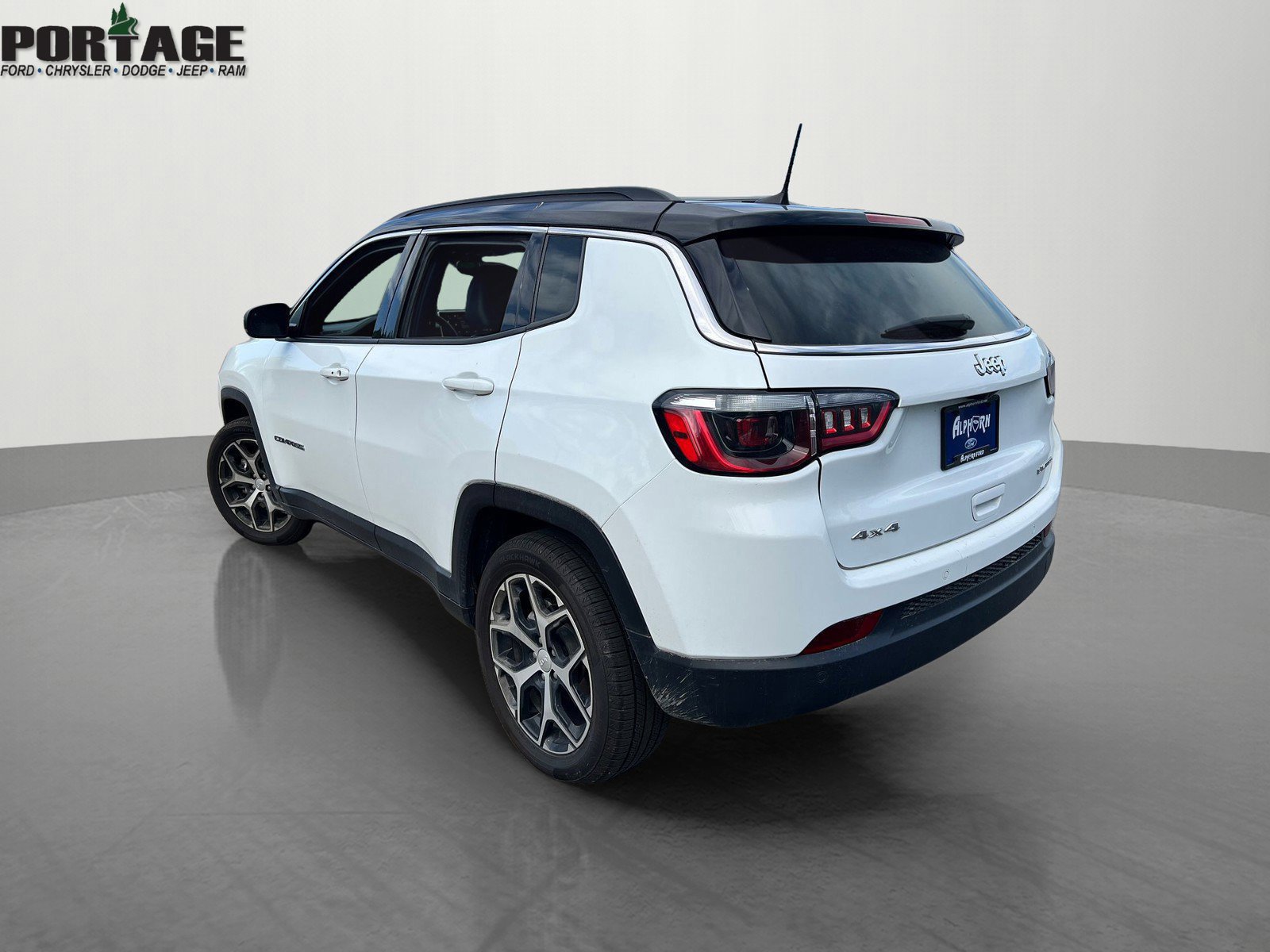 Used 2024 Jeep Compass Limited AWD/4WD image 4