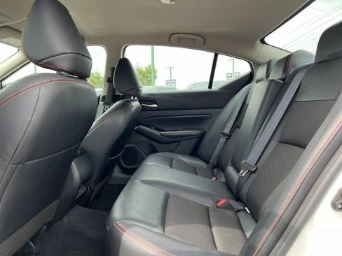 Used 2024 Nissan Altima 2.5 SR FWD image 17