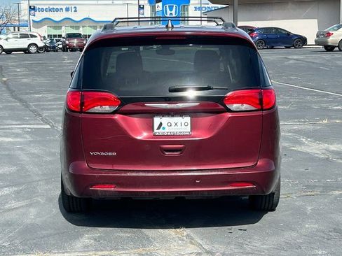 Used 2021 Chrysler Voyager Lxi image 4