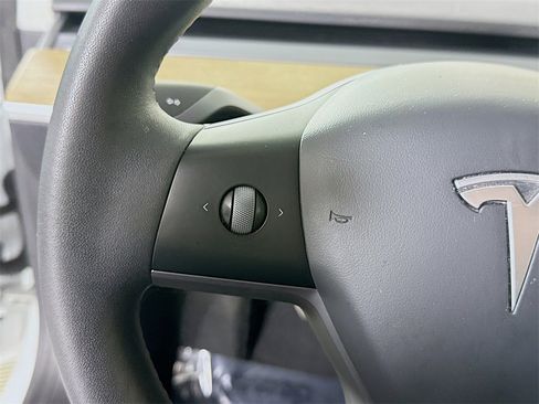 Used 2021 Tesla Model 3 Standard Range Plus image 21