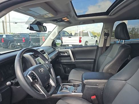 Used 2022 Toyota 4Runner SR5 Premium w/ Moonroof Package AWD/4WD image 13