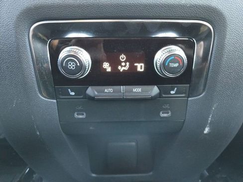 Used 2022 GMC Yukon Denali w/ Denali Premium Package image 16