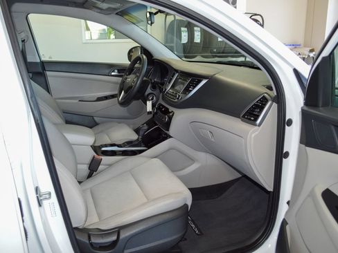 Used 2016 Hyundai Tucson SE w/ Option Group 12 AWD/4WD image 9