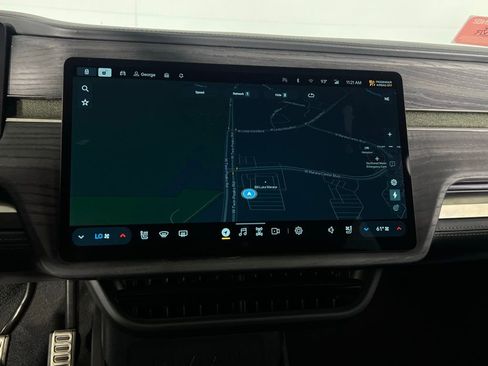 Used 2024 Rivian R1S Adventure image 18