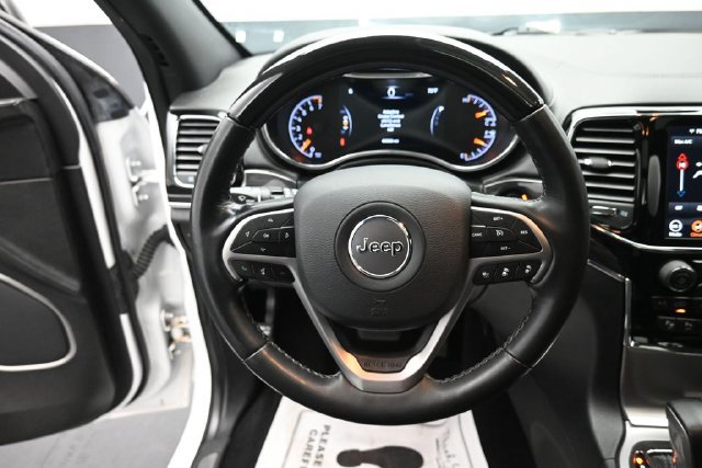 Used 2020 Jeep Grand Cherokee Overland AWD/4WD image 15