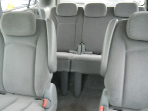 Used 2006 Chrysler Town & Country LX w/ Popular Equipment Group II image 6