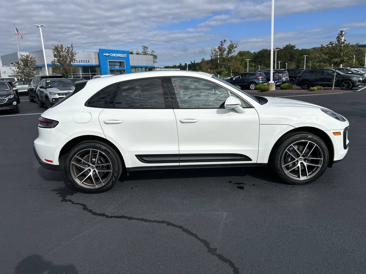 Used 2025 Porsche Macan AWD/4WD image 8