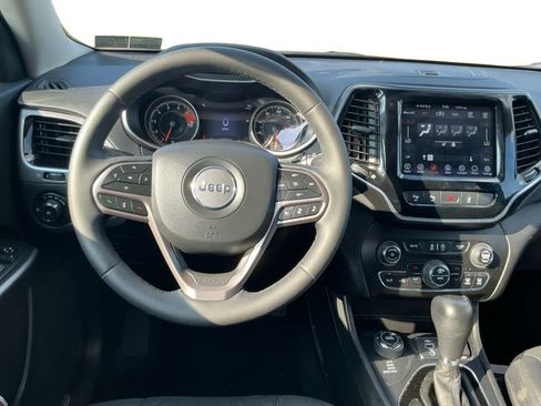 Used 2021 Jeep Cherokee Limited w/ Mopar Interior Package AWD/4WD image 10