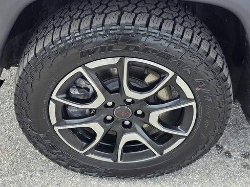 Used 2025 Jeep Compass Trailhawk w/ Trailer Tow Group AWD/4WD image 37
