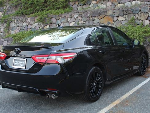 Used 2020 Toyota Camry SE FWD image 9