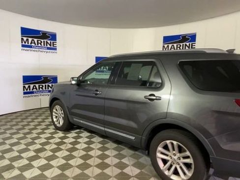 Used 2017 Ford Explorer XLT image 8