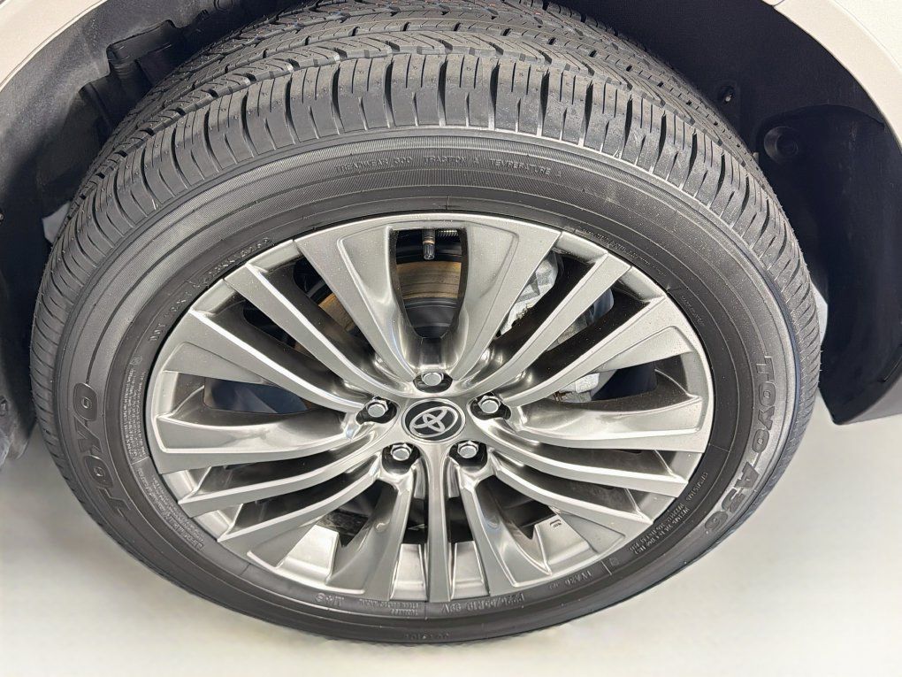 Used 2022 Toyota Venza Limited w/ Advanced Technology Package AWD/4WD image 32