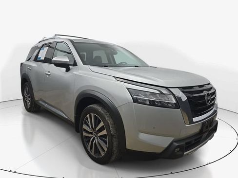 Used 2022 Nissan Pathfinder Platinum w/ Cargo Package FWD image 3