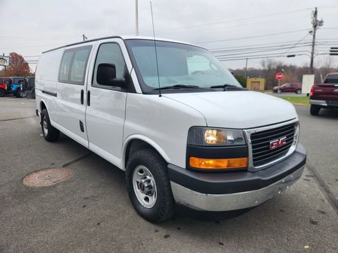 Used 2017 GMC Savana 3500 Extended image 21