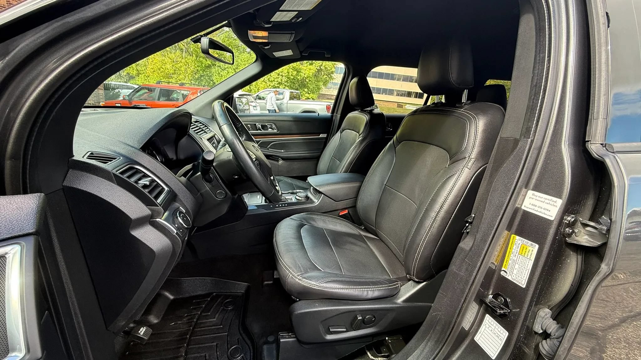 Used 2019 Ford Explorer Limited w/ Class III Trailer Tow Package AWD/4WD image 28