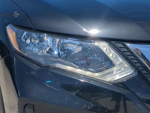 Used 2019 Nissan Rogue S w/ Special Edition Package FWD image 10