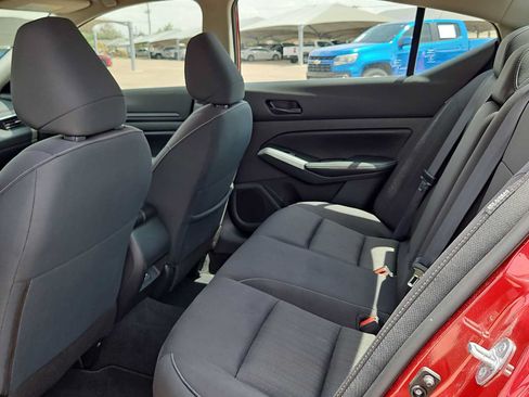 Used 2024 Nissan Altima 2.5 SV FWD image 16