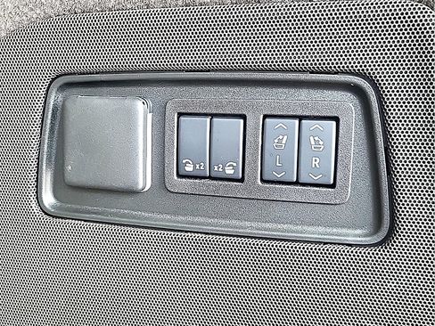 Certified 2026 Cadillac Escalade Luxury AWD/4WD image 32