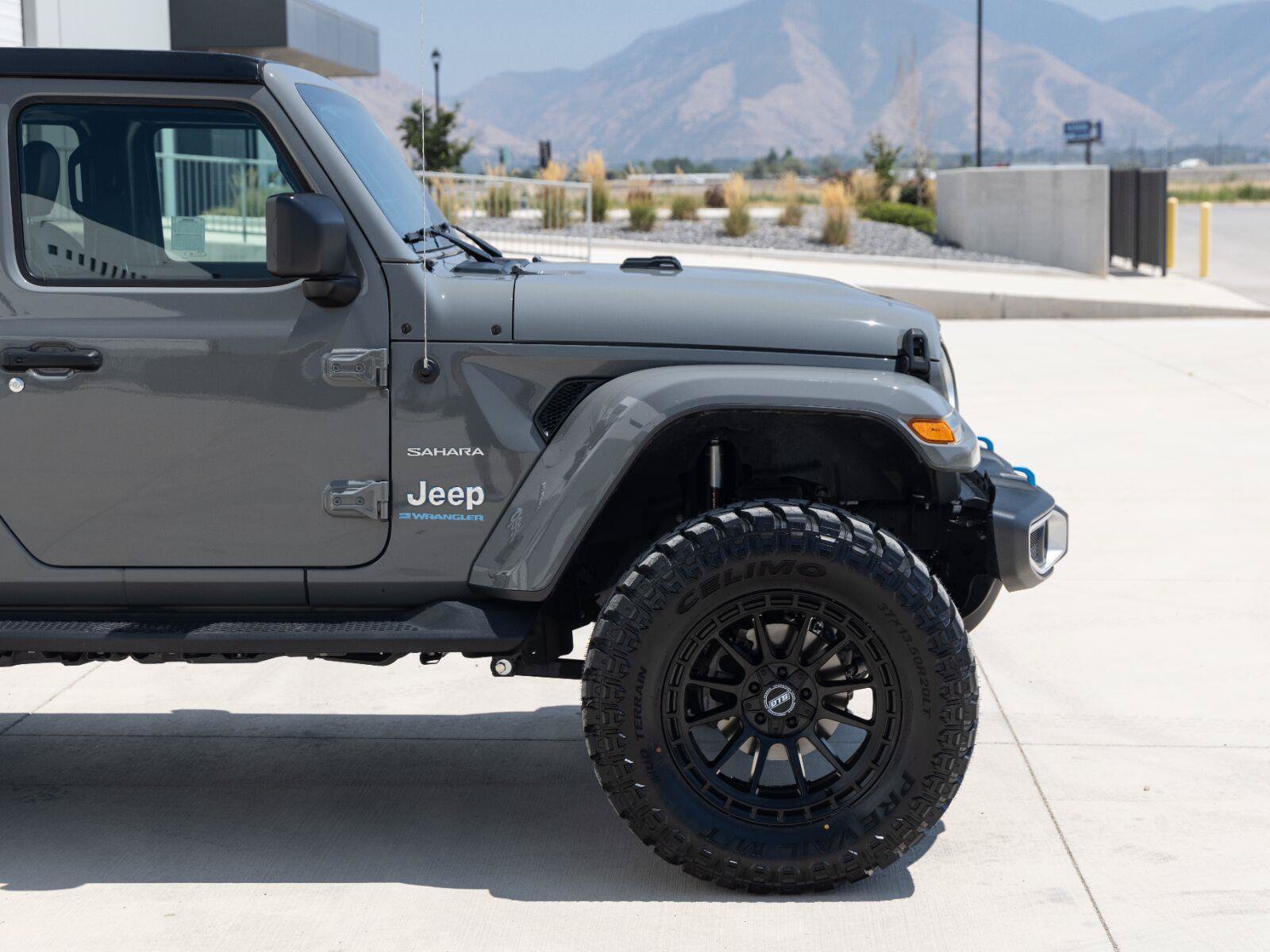 Used 2023 Jeep Wrangler Unlimited Sahara AWD/4WD image 9