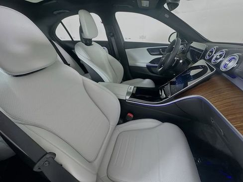 Used 2025 Mercedes-Benz C 300 Sedan image 28