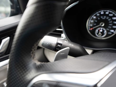 Used 2025 Genesis G70 2.5T RWD image 13