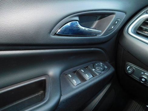 Used 2022 Chevrolet Equinox LT w/ Driver Convenience Package image 27